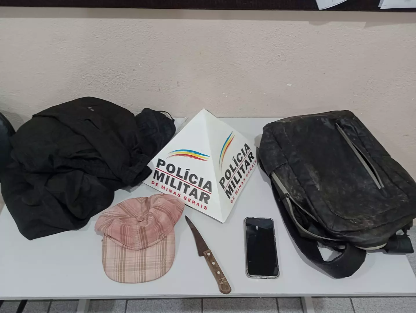 Polícia Militar recupera celular roubado de mulher na Rua São José